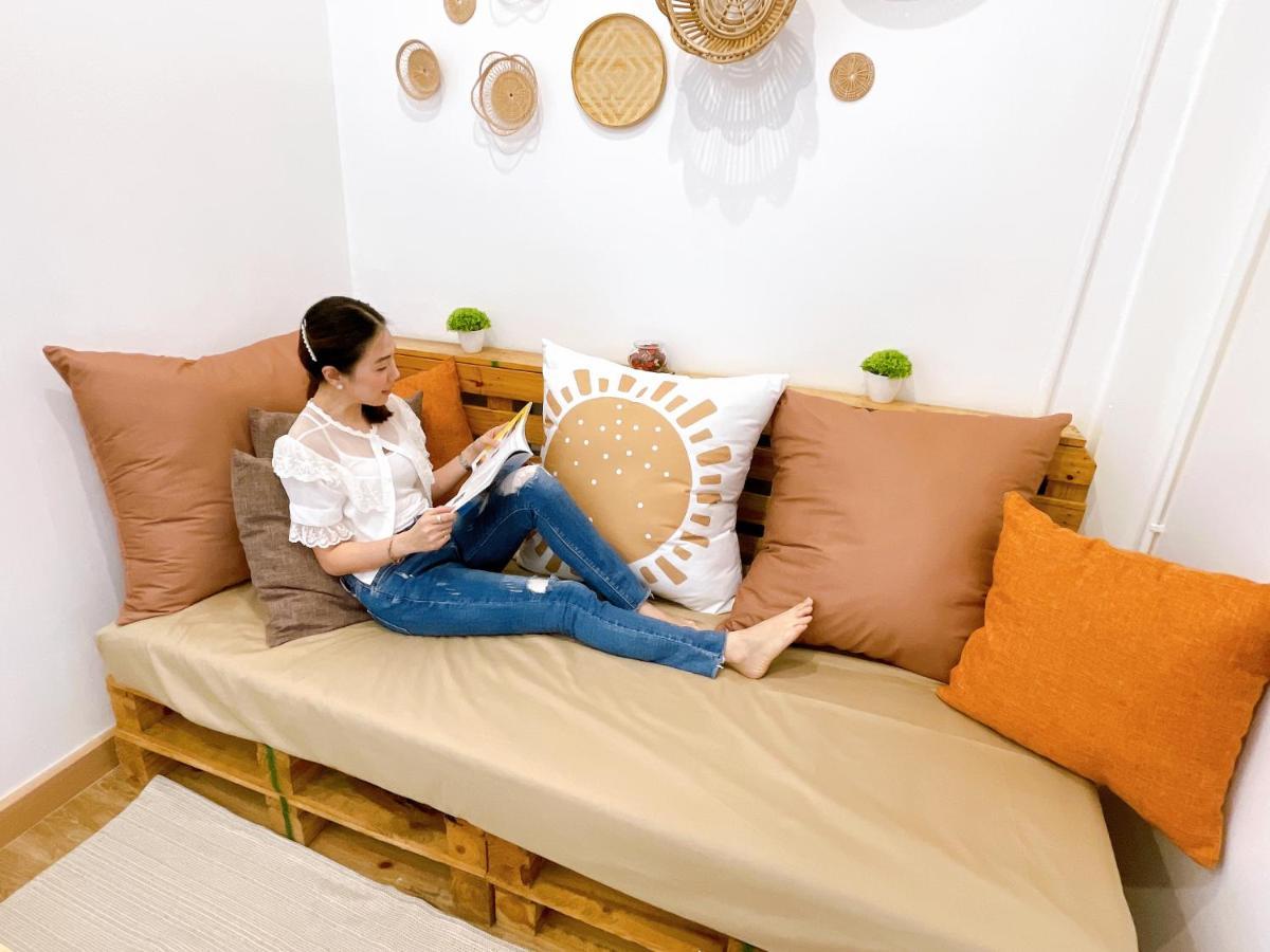 Lively And Cozy Canal House ,Entire House Банкок Екстериор снимка