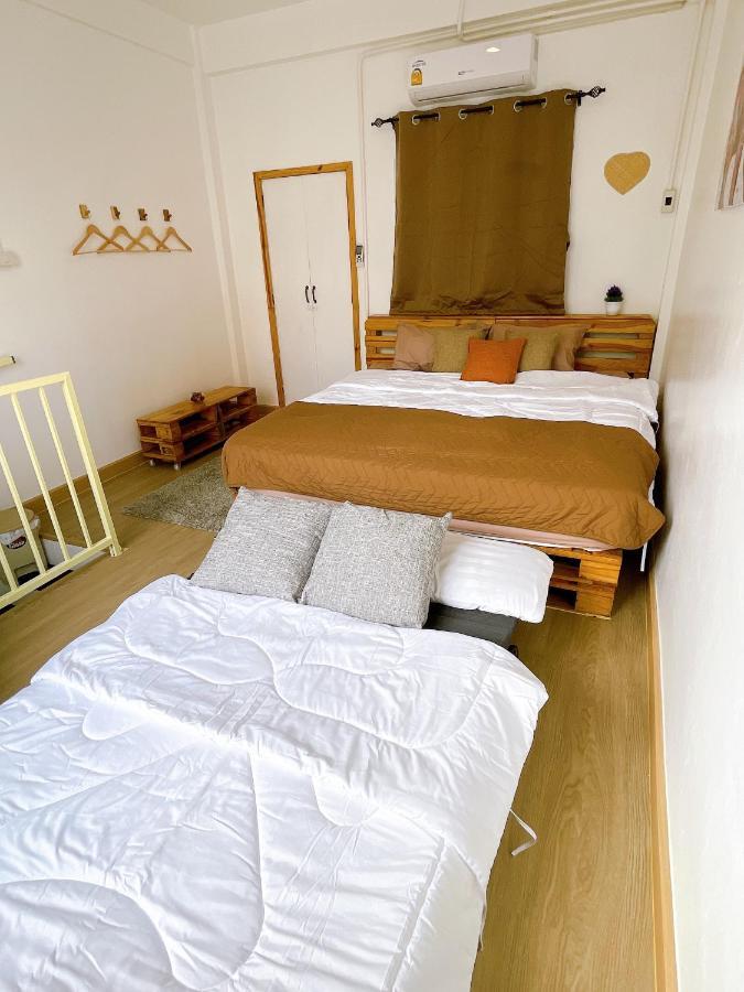 Lively And Cozy Canal House ,Entire House Банкок Екстериор снимка