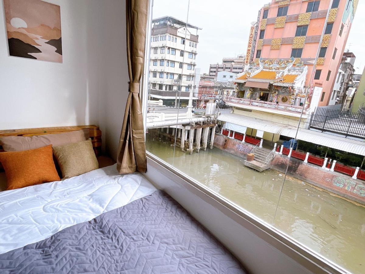 Lively And Cozy Canal House ,Entire House Банкок Екстериор снимка