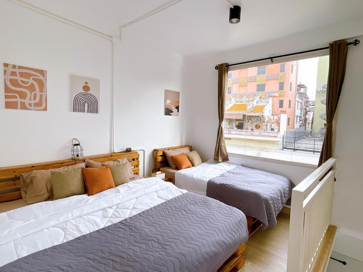 Lively And Cozy Canal House ,Entire House Банкок Екстериор снимка